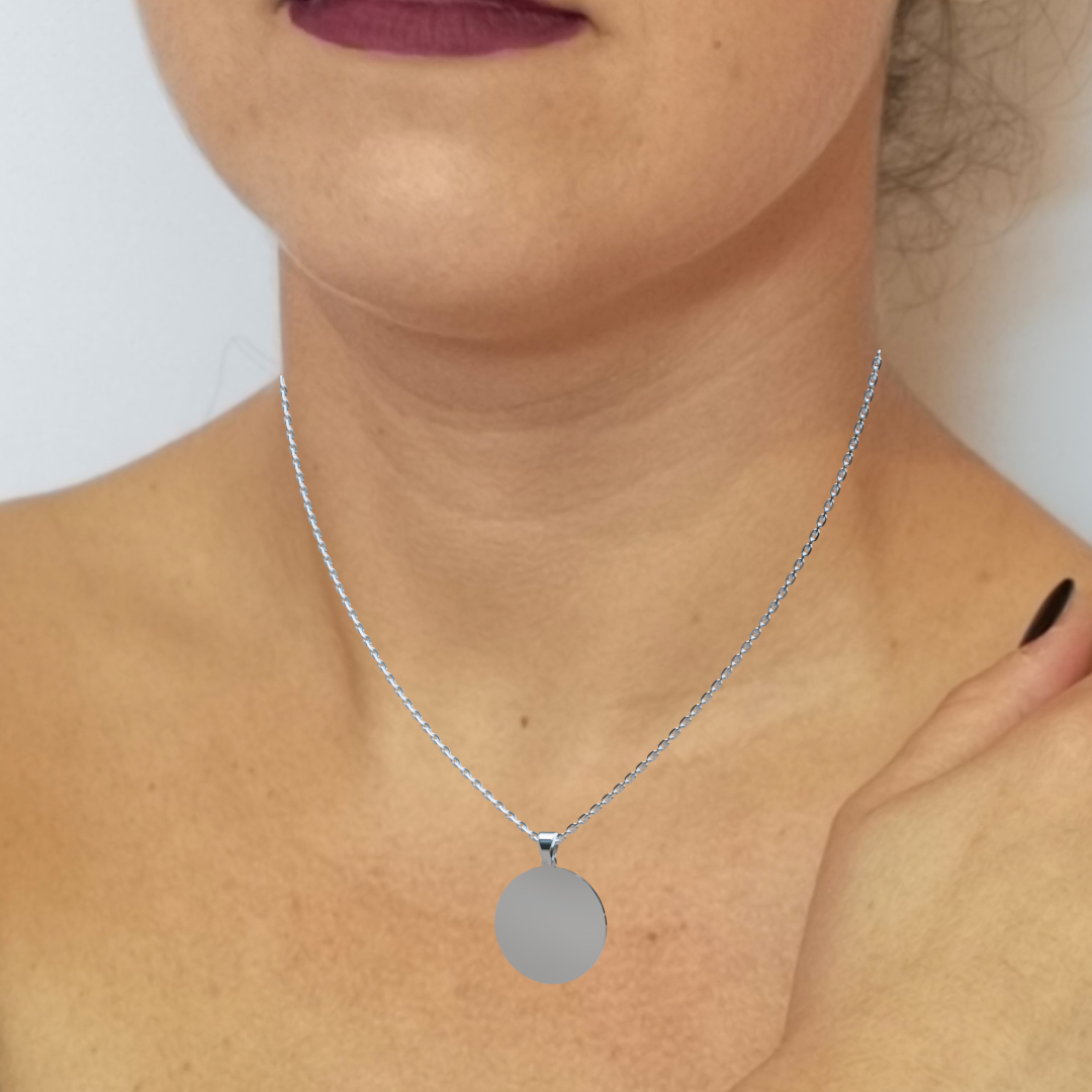 Indossato Collana con ciondolo tondo personalizzabile, made in italy by breezy